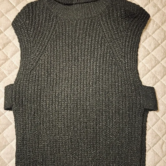 Molly Bracken Sleeveless Openwork Sweater w/ Turtleneck - Picture 4 of 7